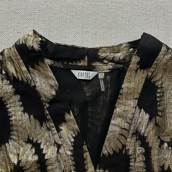 Kaktus Black and Gold Patterned Blouse Long Sleeve (M) - Picture 3 of 5